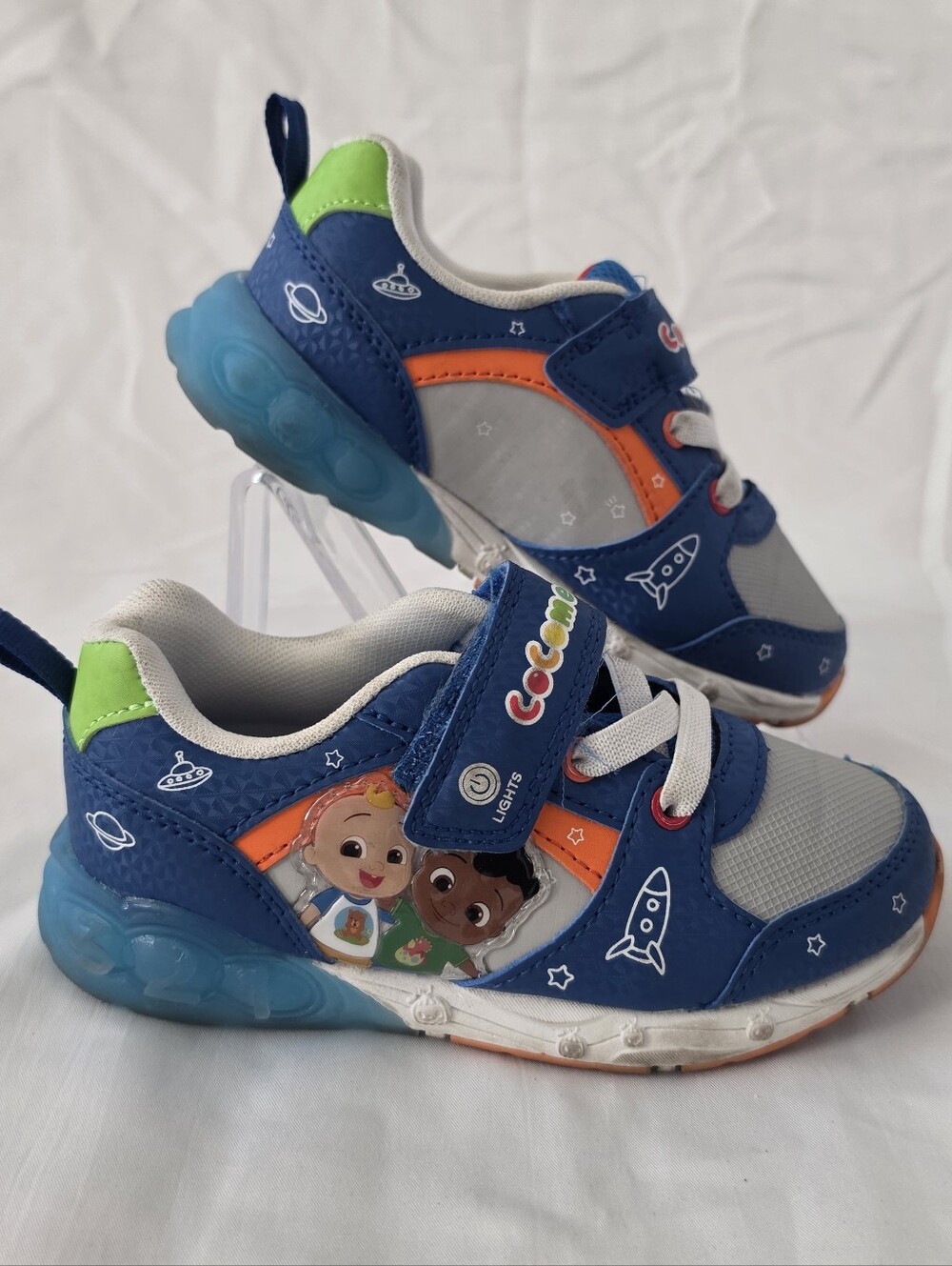 (BOYS) Cocomelon Light-Up Shoes
